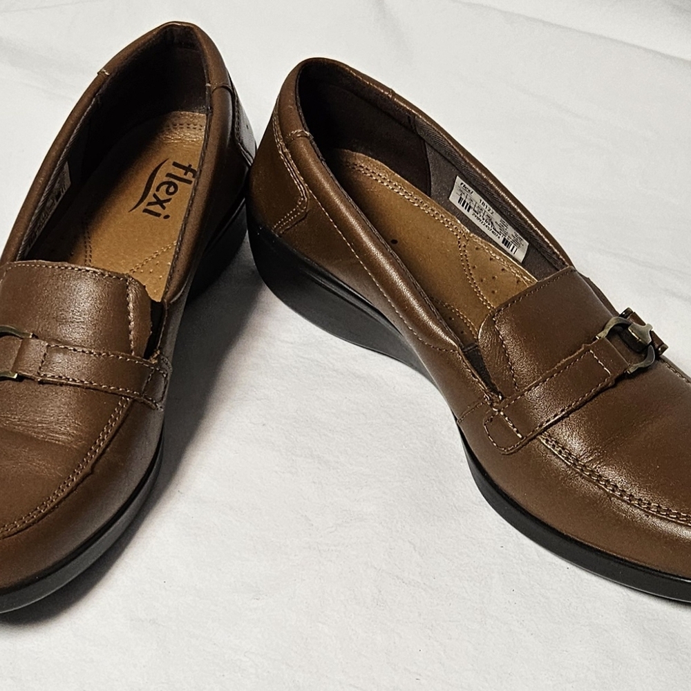 Flexi women's casual brown leather loafers. Size 8